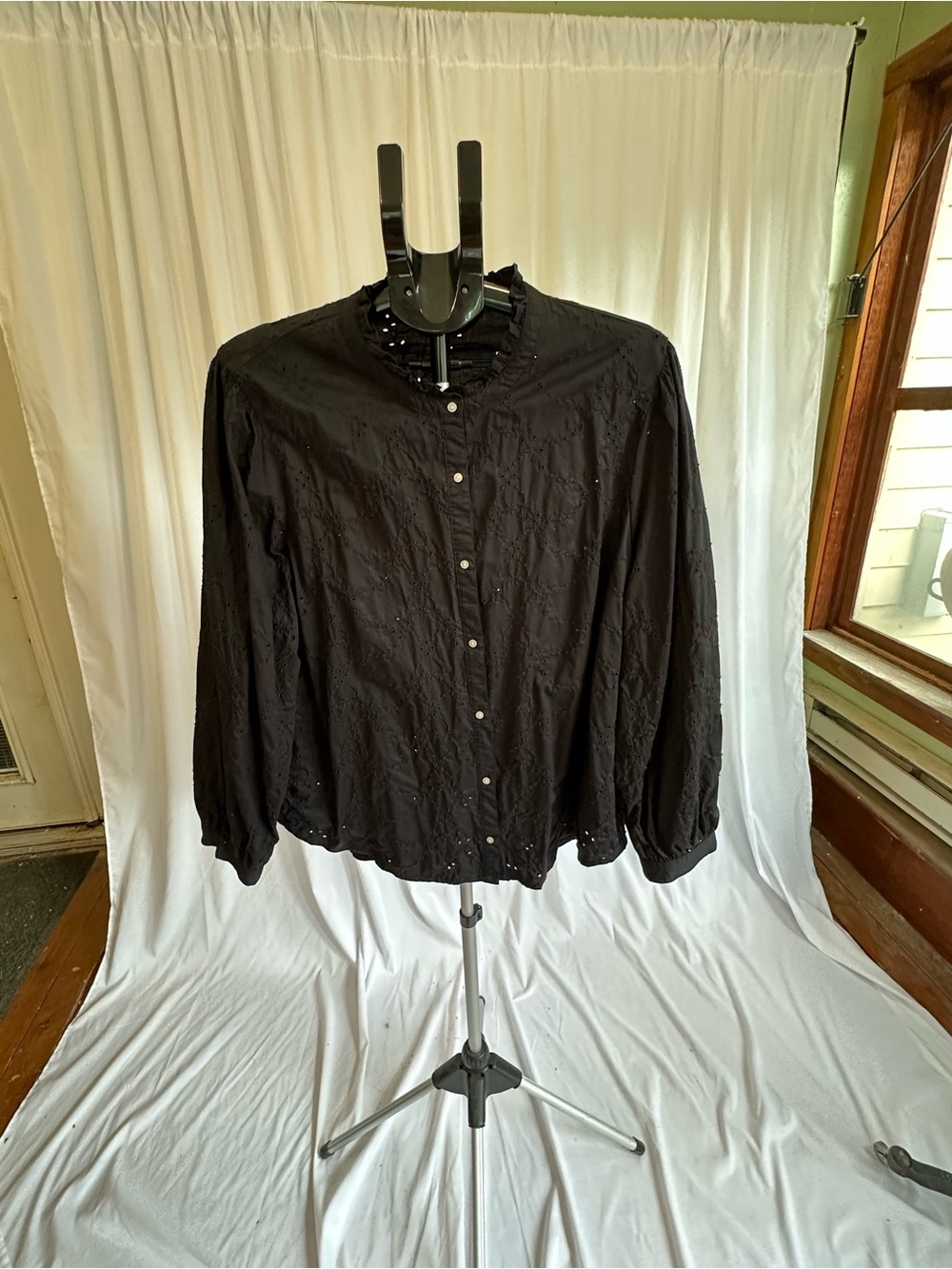 Old Navy Black Eyelet Button-Front Shirt